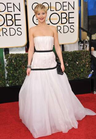 Jennifer Lawrence, discrète, n'a pas posé avec son chéri Nicholas Hoult, pourtant à ses côtés lors de la cérémonie