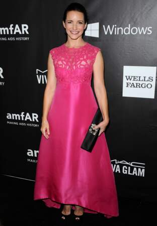 Kristin Davis à croquer dans sa robe rose bonbon