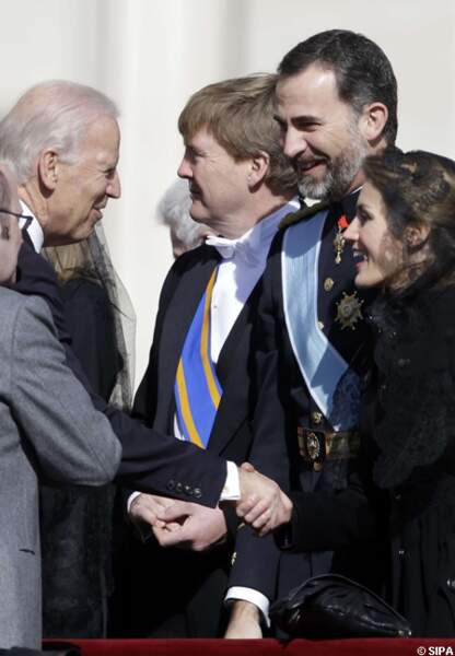 Joe Biden, le vice-président américain, salue Felipe et Laetizia d'Espagne