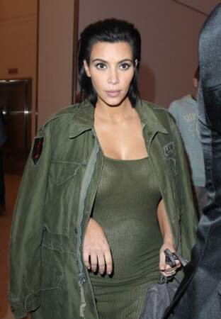 Kim Kardashian a dû attendre que le bébé soit "bien attaché" pour pouvoir annoncer sa deuxième grossesse