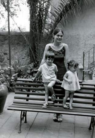Eté 1965: Luisa et sa soeur Giovanna dans le jardin de la maison de Horta