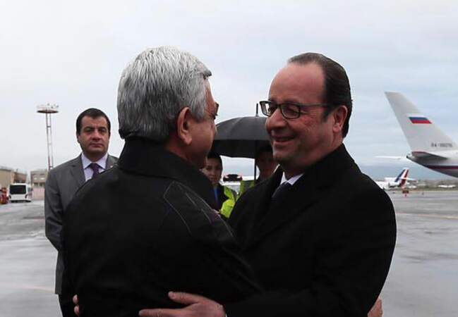 François Hollande accueilli par Serge Sarkissian