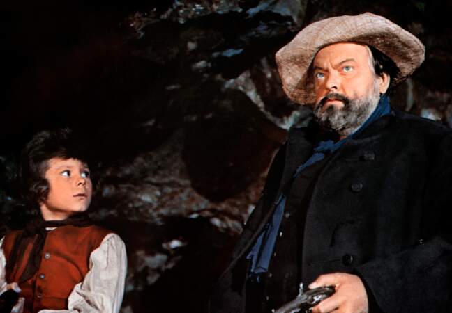 Orson Welles marque également plusieurs générations d'enfants en incarnant Long John Silver dans l'Ile au Trésor