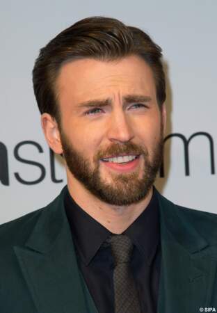 Chris Evans arbore une jolie barbe pour la promo de Captain America