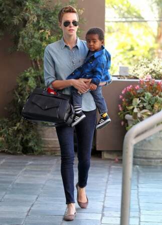 Charlize Theron et son fils Jackson 