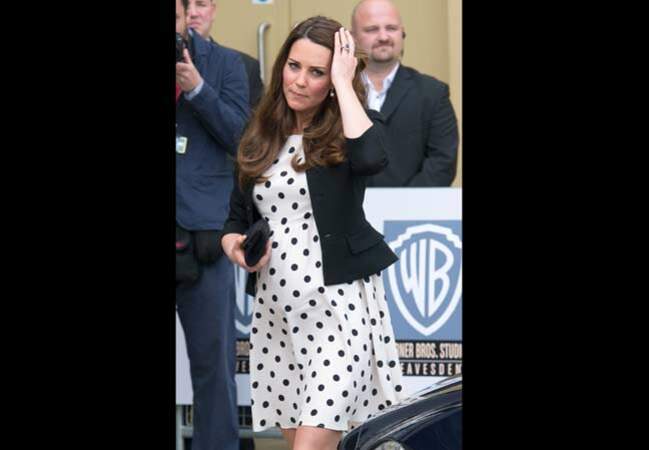 Kate Middleton radieuse dans sa robe à pois
