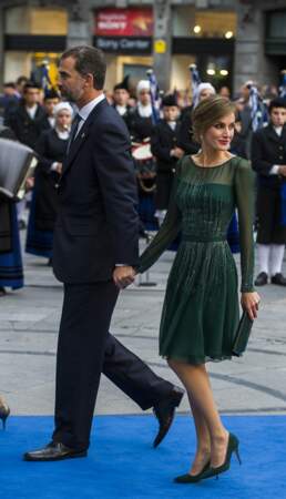 Letizia sait aussi diversifier ses choix avec cette robe du créateur Elie Saab