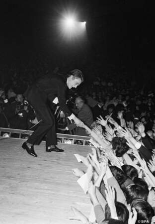 Claude François sur la scène de l'Olympia en 1963