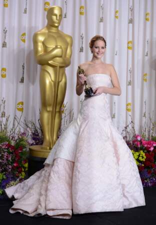 25 février : Jennifer Lawrence à se damner – et oscarisée!- dans sa robe Dior Couture lors des Oscars