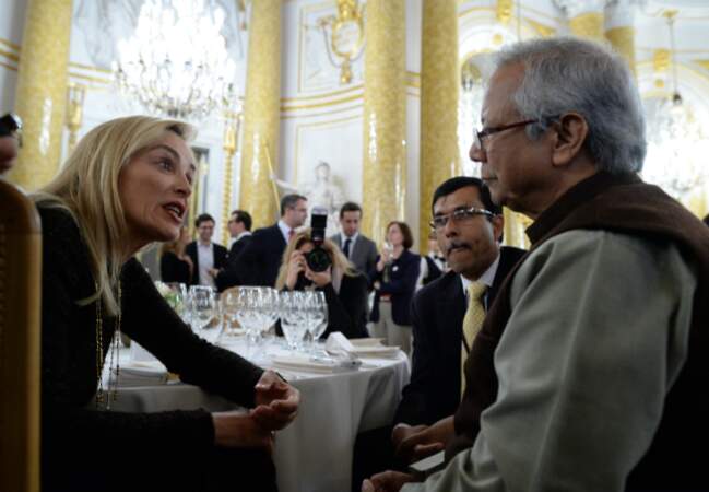 Sharon Stone discute avec le Prix Nobel Muhammad Yunus