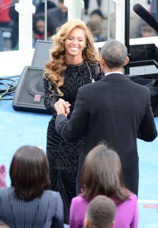 Beyoncé et Barack Obama s'embrassent