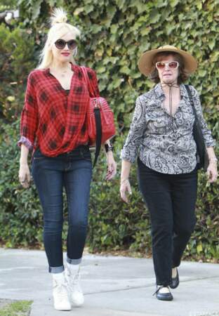 Gwen Stefani et sa mamn se rendent à l'école des enfants pour fêter Halloween