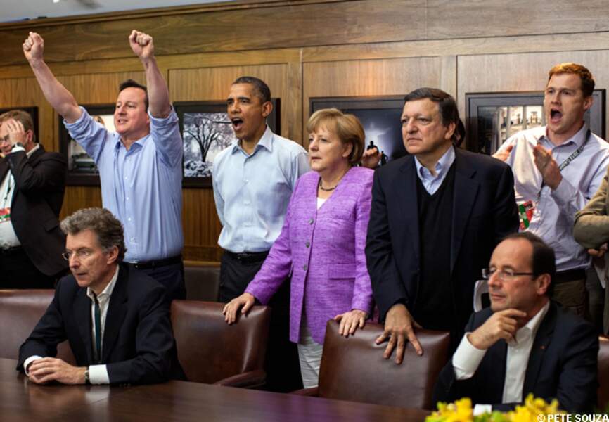 Lors du G8, Barack Obama, Angela Merkel, François Hollande et David Cameron regardent Chelsea/Bayern Munich