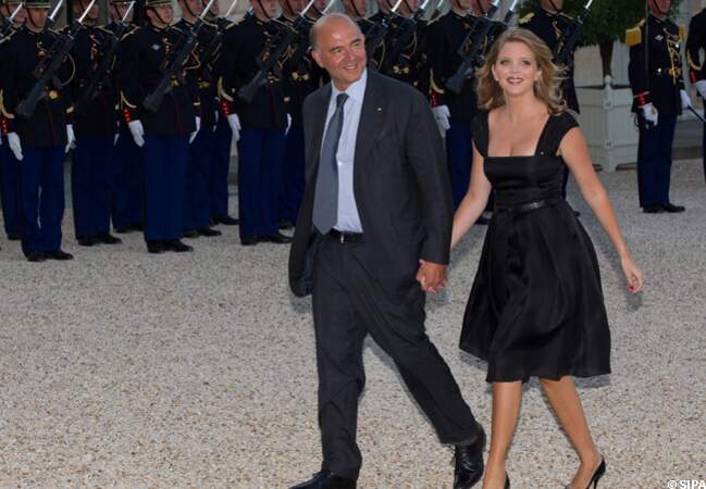 Marie-Charline Pacquot et Pierre Moscovici arrivent à l'Elysée