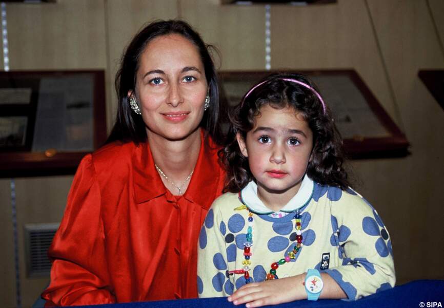Fraichement députée des Deux-Sèvres, avec sa fille Flora en 1990
