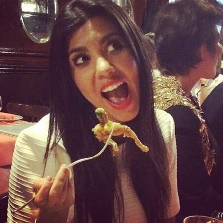 Kourtney Kardashian découvre les cuisses de grenouille