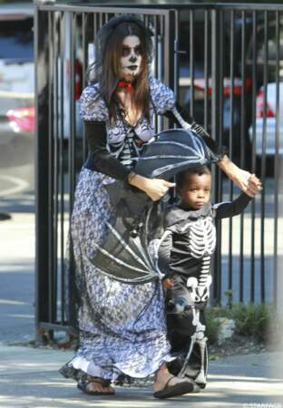 Sandra Bullock a opté pour des déguisements d'inspiration Dia de los muertos
