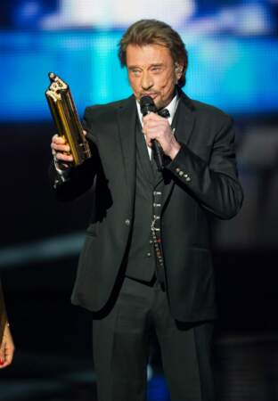 Johnny Hallyday, toujours l'idole des jeunes, a reçu un prix d'honneur après son duo avec Shy'm, Ma gueule