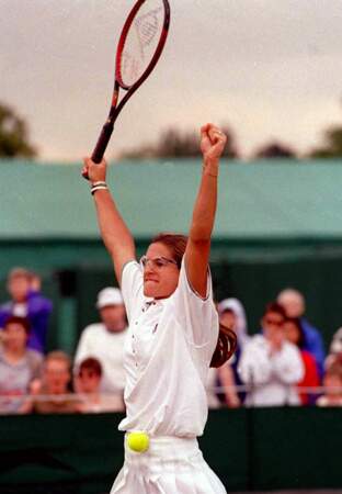 L'année suivante, en 1996,  elle est sacrée championne du monde juniors