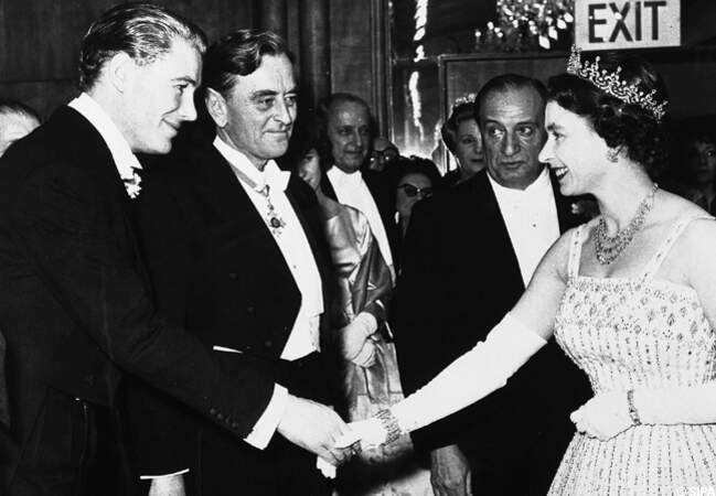 Peter O'Toole rencontre la reine Elizabeth II en 1962