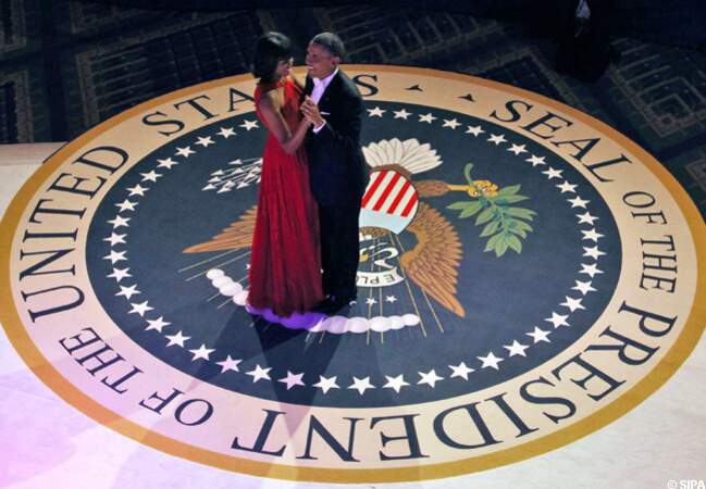 Barack et Michelle Obama dansent lors du bal d'investiture