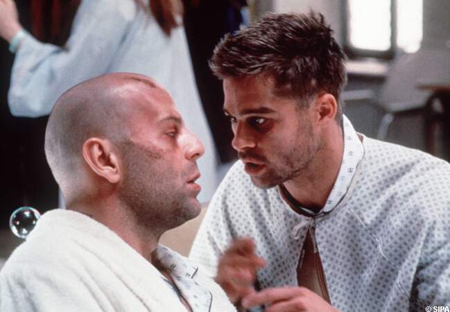 Brad Pitt et Bruce Willis dans L'armée des 12 singes en 1995