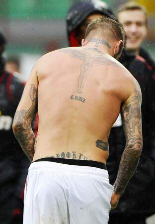 David Beckham à les noms de ses trois fils dans le dos