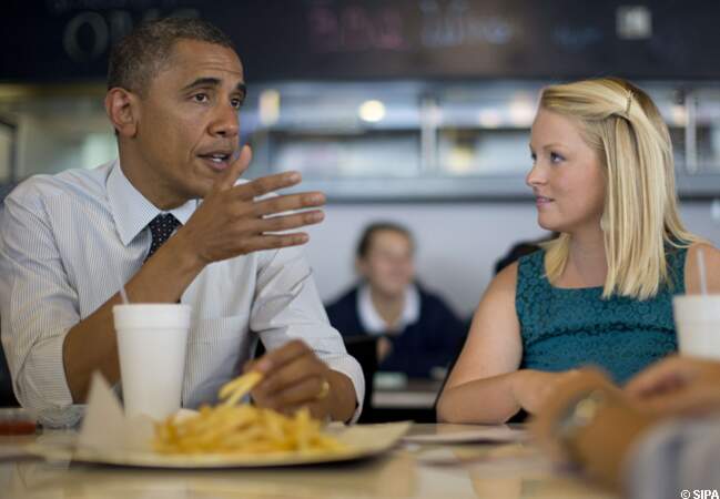 Barack Obama mange des frites