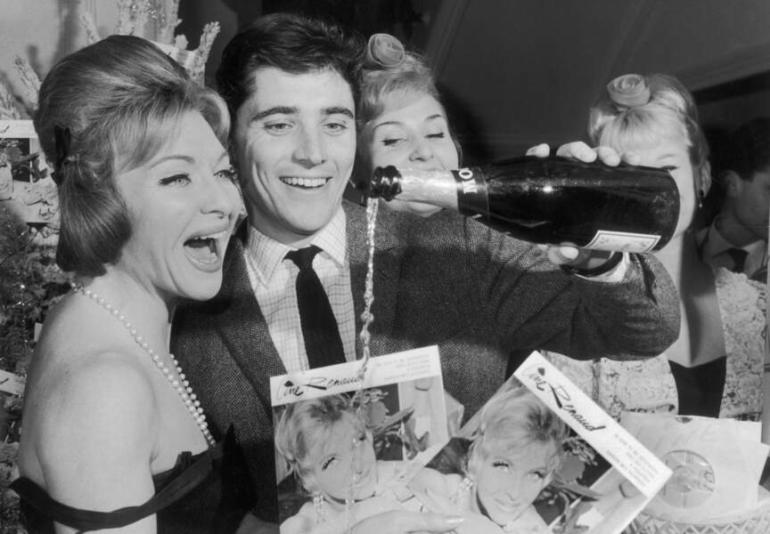 En décembre 1962, Distel et Line Renaud baptisent le nouvel album de la Française avec du champagne