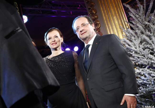 Valérie Trierweiler et François Hollande prennent la pose au Noël de l'Elysée