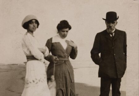 Elsa Schiaparelli avec ses parents près de Rome