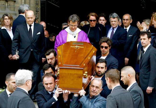 Le cercueil de Patrice Dominguez, accompagné par sa famille et ses amis venus lui rendre un dernier hommage
