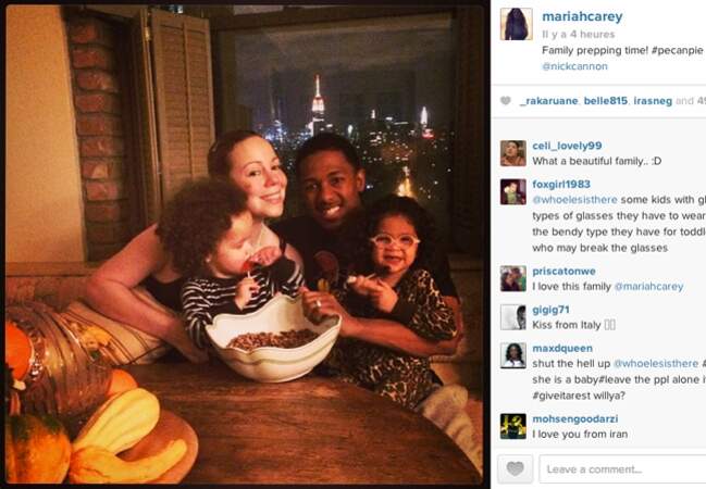 Pendant ce temps, @mariahcarey pose en famille à la veille de Thanksgiving