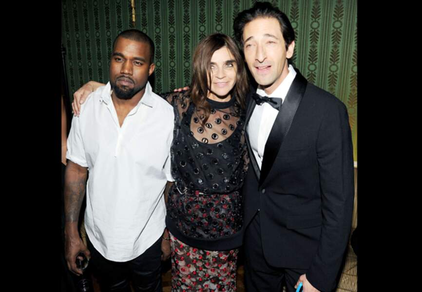  Carine Roitfeld entre Kanye West et Adrien Brody 
