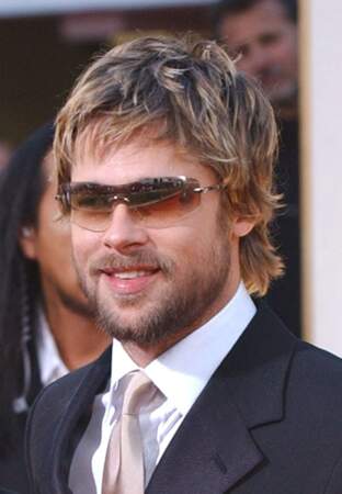 Brad Pitt arrive aux Golden Globes en 2002