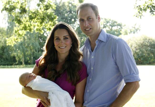 20 août : Trio de charme pour la première photo officielle du prince George avec une Kate plus radieuse que jamais