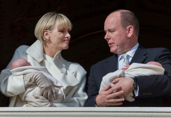 7 janvier 2015 Albert II et Charlène présentent officiellement leurs jumeaux