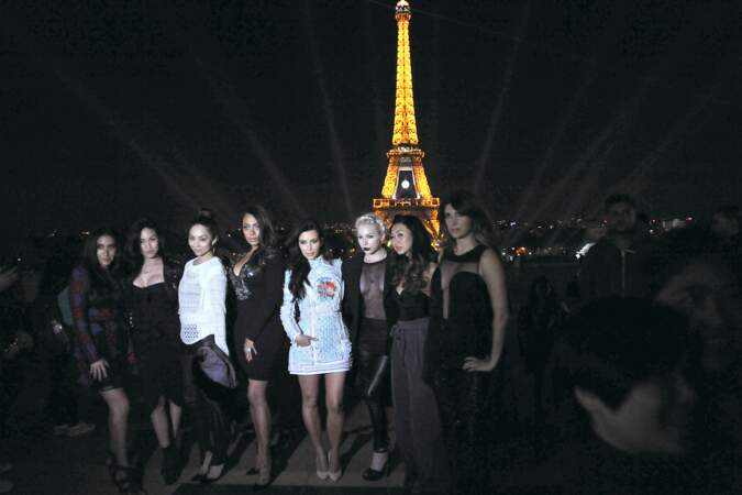 2014- Kim Kardashian fête son enterrement de vie de jeune fille à Paris.