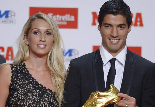 Le joueur du FC Barcelone Luis Suarez avec sa femme Sofia