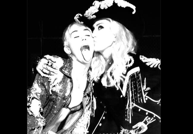 Au côté de sa nouvelle héritière Miley Cyrus la reine de la Pop se sent rajeunir…