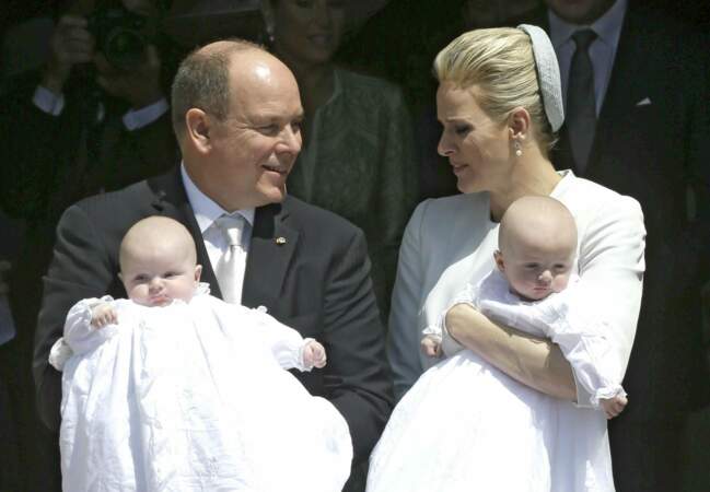 Leurs altesses séré­nis­simes le Prince Héré­di­taire Jacques et la Prin­cesse Gabriella portaient du Baby Dior