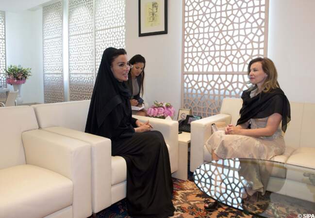 Valérie Trierweiler et Sheikha Mozah Bint Nasser Al Missned, la femme de l’emir du Qatar