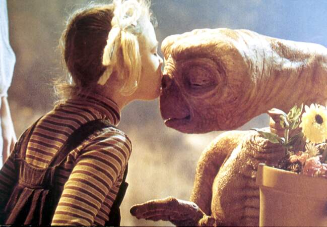 En 1982 Drew Barrymore se prend d'amitié pour E.T. l'extra-terrestre