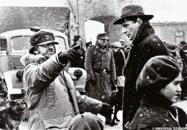 Steven Spielberg dirige Liam Neeson sur La liste de Schindler