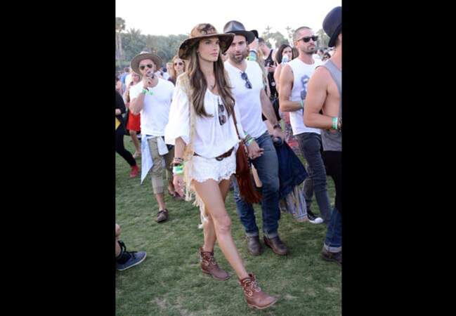 Alessandra Ambrosio en mode Caleen à Coachella