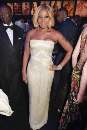Mary J. Blige en Versace avec des bijoux Harry Winston 