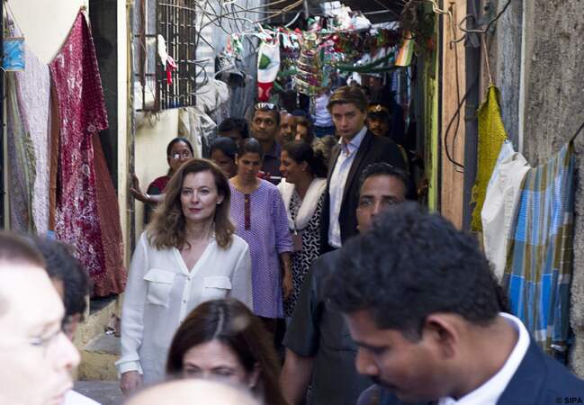 Valérie Trierweiler visite le centre Sneha dans les bidonvilles de Bombay