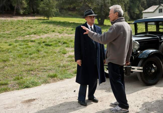 Clint Eastwood pendant le tournage de J. Edgar avec Leonardo DiCaprio