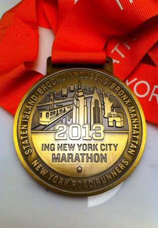 Pamela Anderson poste la photo de sa médaille reçue lors du marathon de New York