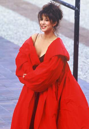 Sophie Marceau, superbe en rouge. 1987